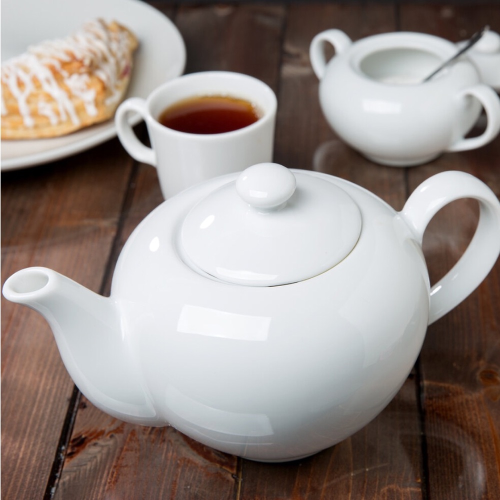 10 Strawberry Street Porcelain Teapot in White